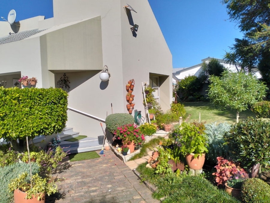 4 Bedroom Property for Sale in Hartenbos Central Western Cape